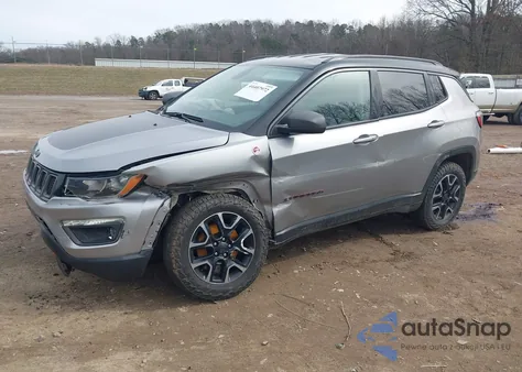 2019 Jeep Compass Trailhawk 4X4 из США, поврежденный, VIN 3C4NJDDB8KT739788